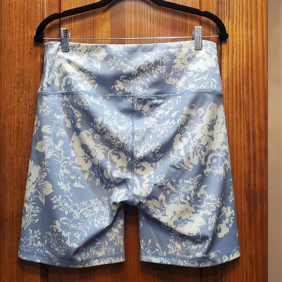Reformation Ecomove 7 inch Blue Print Shorts, Size XL - Picture 3 of 16